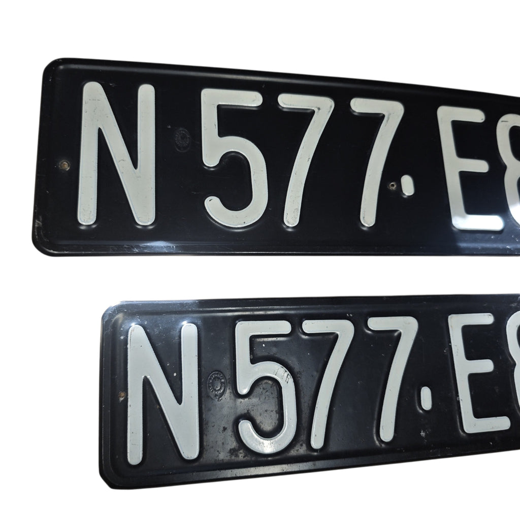 Authentisches österreichisches Kfz-Kennzeichen Schwarze Nummern Tafferl Nummernschild