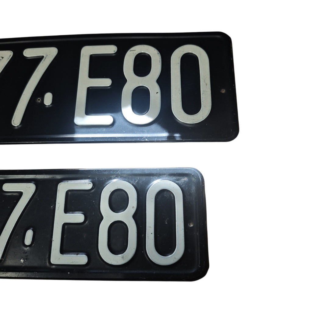 Authentisches österreichisches Kfz-Kennzeichen Schwarze Nummern Tafferl Nummernschild