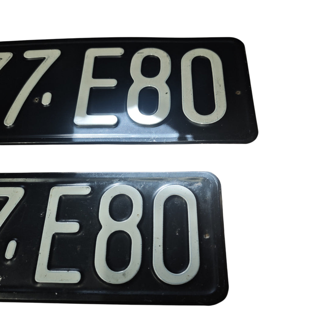 Authentisches österreichisches Kfz-Kennzeichen Schwarze Nummern Tafferl Nummernschild